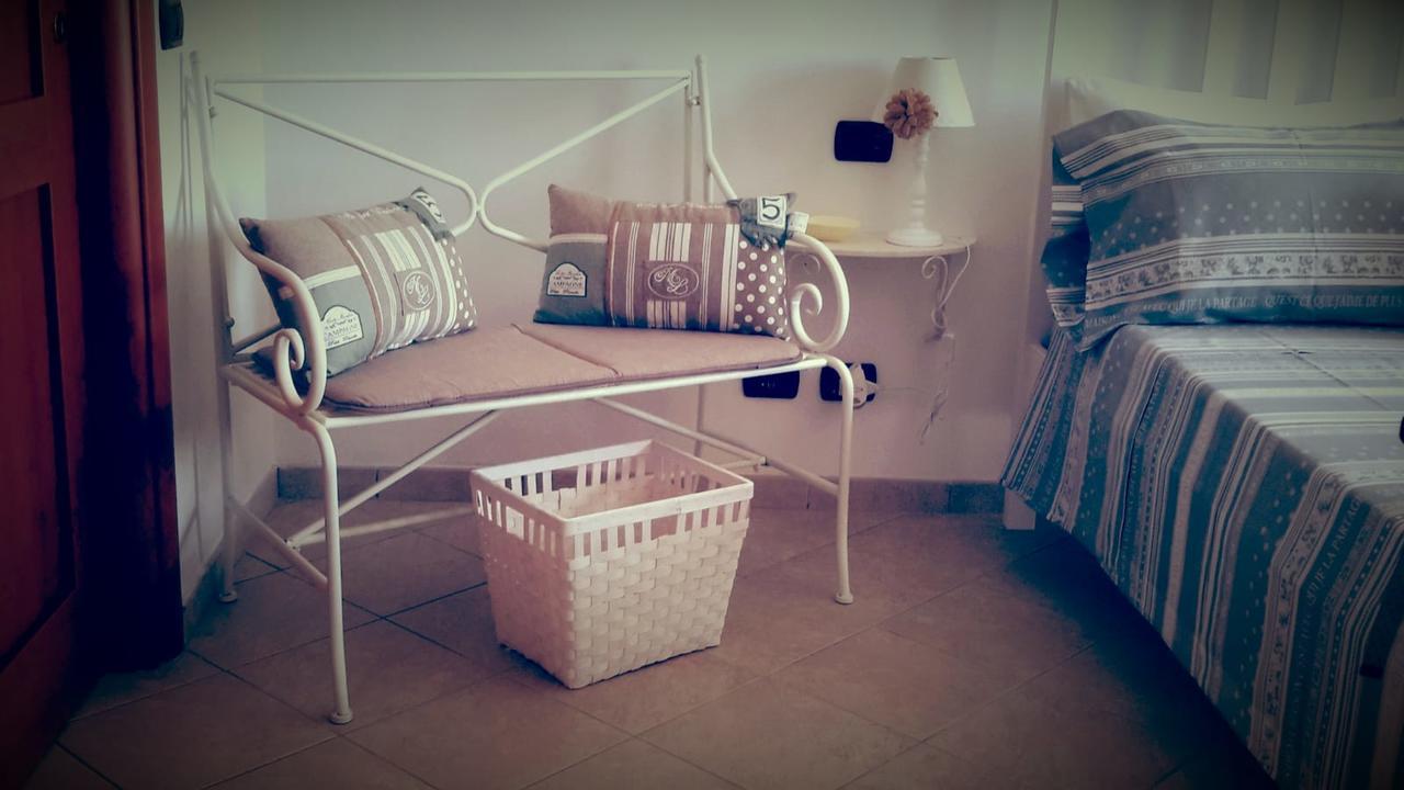 Beti House Heart'S And Roses Rooms Ponte Galeria Exterior foto