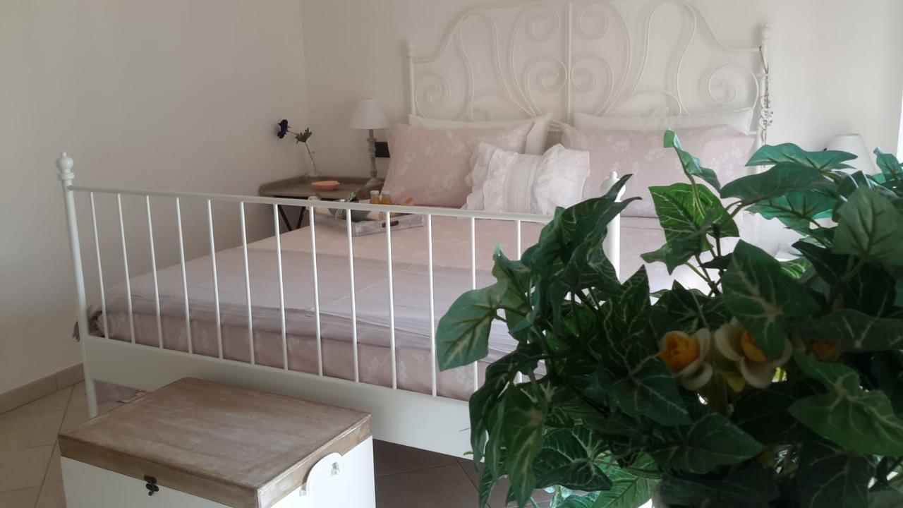 Beti House Heart'S And Roses Rooms Ponte Galeria Exterior foto